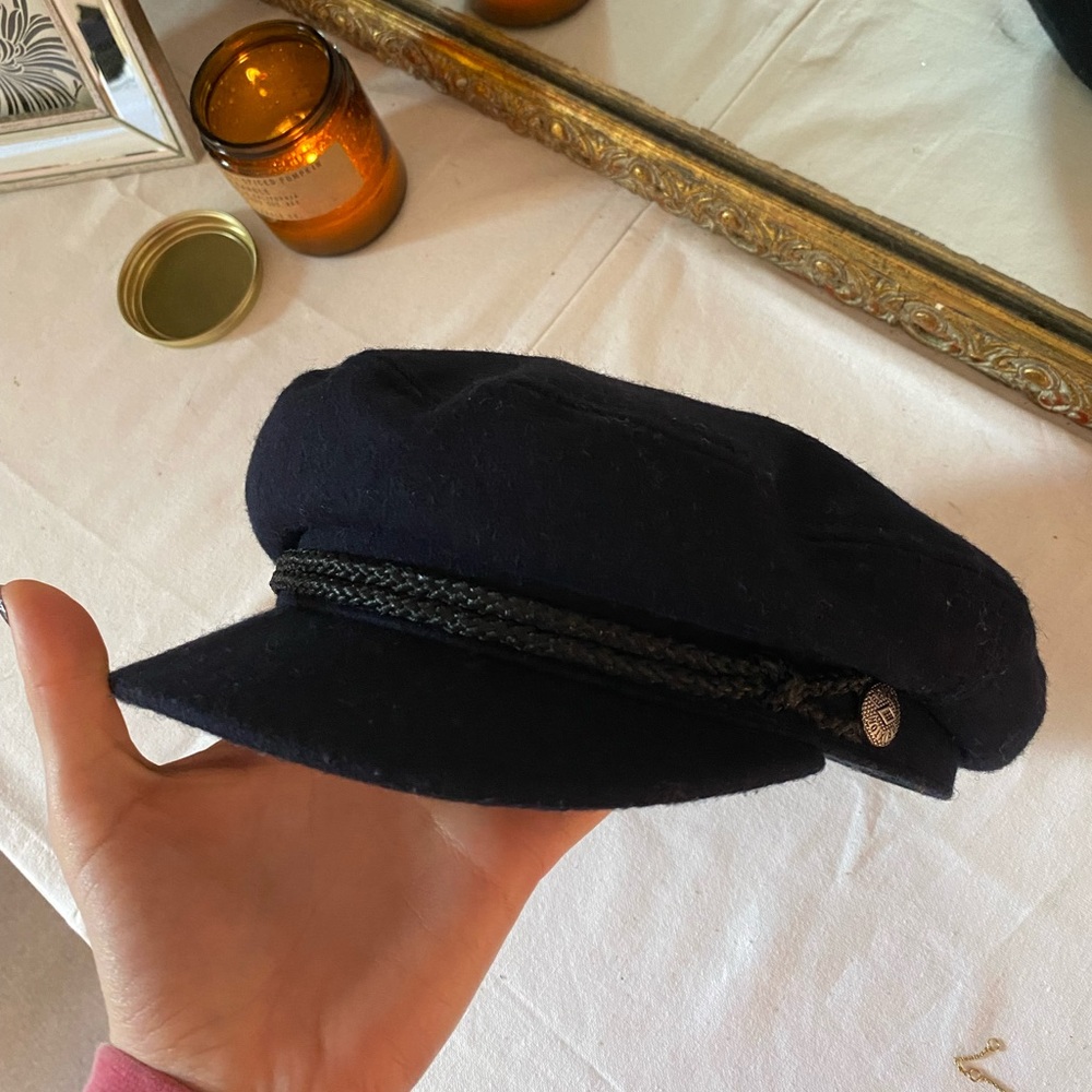 Bri ton Fiddlers Cap in navy